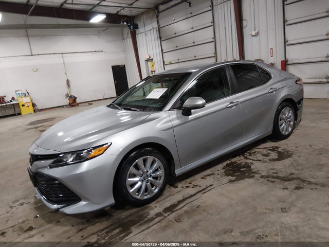Продаж на аукціоні авто 2018 Toyota Camry Le, vin: 4T1B11HK1JU609475, номер лоту: 44750729