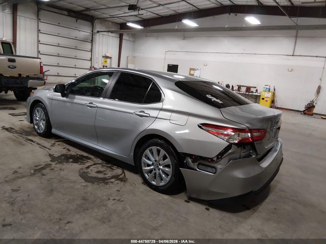 Продаж на аукціоні авто 2018 Toyota Camry Le, vin: 4T1B11HK1JU609475, номер лоту: 44750729