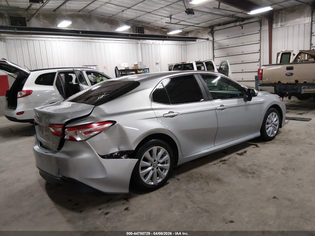 Продаж на аукціоні авто 2018 Toyota Camry Le, vin: 4T1B11HK1JU609475, номер лоту: 44750729