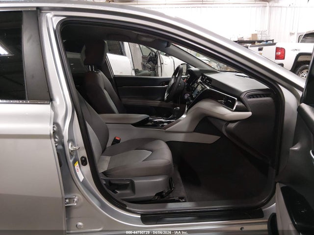 Продаж на аукціоні авто 2018 Toyota Camry Le, vin: 4T1B11HK1JU609475, номер лоту: 44750729