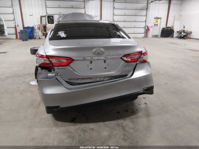 Продаж на аукціоні авто 2018 Toyota Camry Le, vin: 4T1B11HK1JU609475, номер лоту: 44750729
