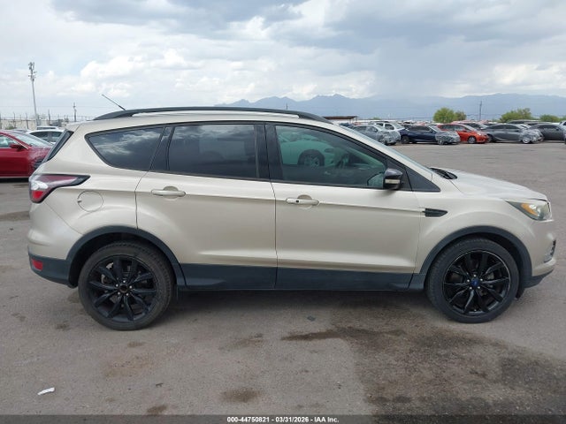 1FMCU0J97HUE74851 Ford Escape Titanium
