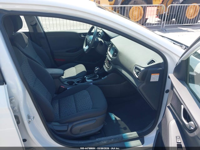 KMHC65LC2JU100914 Hyundai Ioniq Hybrid Blue