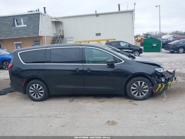 2022 Chrysler Pacifica Hybrid Touring L მანქანა იყიდება აუქციონზე, vin: 2C4RC1L79NR120180, აუქციონის ნომერი: 44750946