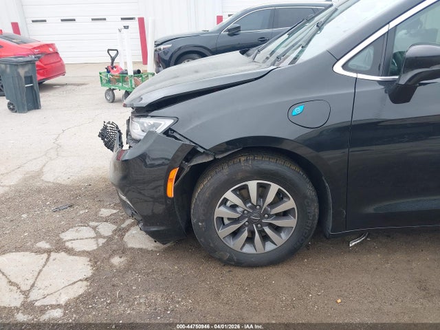 2022 Chrysler Pacifica Hybrid Touring L მანქანა იყიდება აუქციონზე, vin: 2C4RC1L79NR120180, აუქციონის ნომერი: 44750946