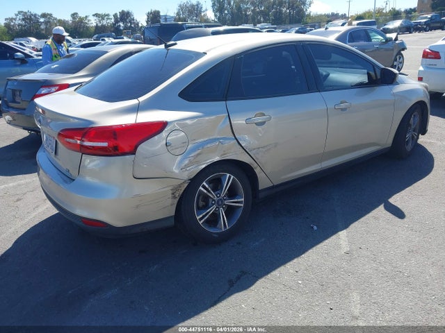 Ford FOCUS SE 2017 1FADP3FE1HL251840 Image 4