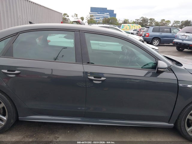 Продаж на аукціоні авто 2018 Volkswagen Passat 2.0t R-line/2.0t S, vin: 1VWAA7A31JC016322, номер лоту: 44751202