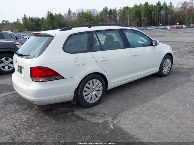 44751426 :رقم المزاد ، 3VWKP7AJ8DM639277 vin ، 2013 Volkswagen Jetta Sportwagen 2.5l S مزاد بيع