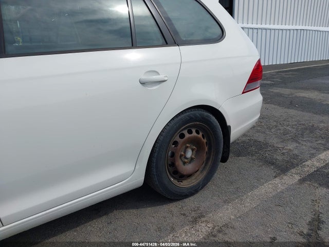 44751426 :رقم المزاد ، 3VWKP7AJ8DM639277 vin ، 2013 Volkswagen Jetta Sportwagen 2.5l S مزاد بيع