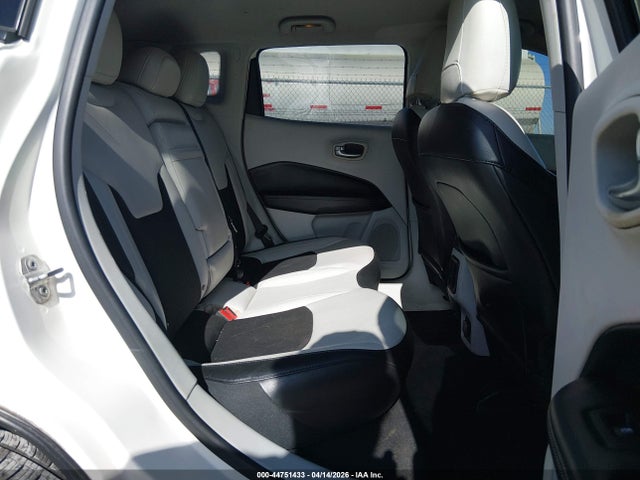 44751433 :رقم المزاد ، 3C4NJCBB6KT615614 vin ، 2019 Jeep Compass Latitude Fwd مزاد بيع