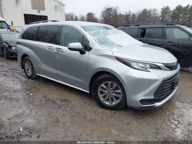 2022 TOYOTA SIENNA 5TDKRKEC8NS118640