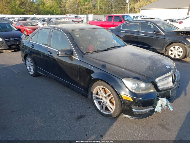 2013 Mercedes-benz C 300 Sport 4matic მანქანა იყიდება აუქციონზე, vin: WDDGF8AB4DR246780, აუქციონის ნომერი: 44751605
