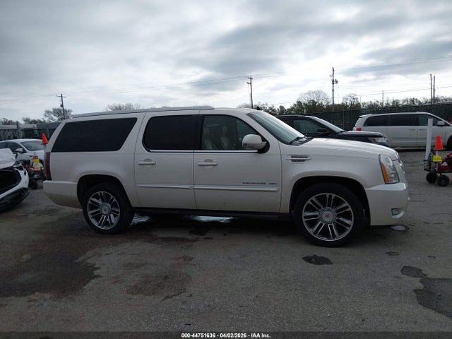 44751636 :رقم المزاد ، 1GYS4JEF2DR297347 vin ، 2013 Cadillac Escalade Esv Premium مزاد بيع