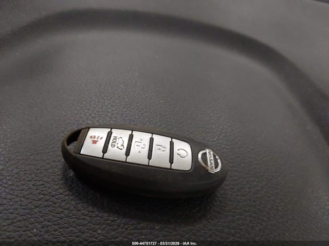 44751727 :رقم المزاد ، KNMAT2MV6HP592973 vin ، 2017 Nissan Rogue Sv مزاد بيع