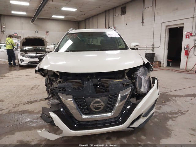 44751727 :رقم المزاد ، KNMAT2MV6HP592973 vin ، 2017 Nissan Rogue Sv مزاد بيع