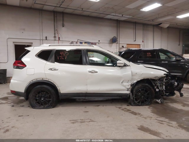 44751727 :رقم المزاد ، KNMAT2MV6HP592973 vin ، 2017 Nissan Rogue Sv مزاد بيع