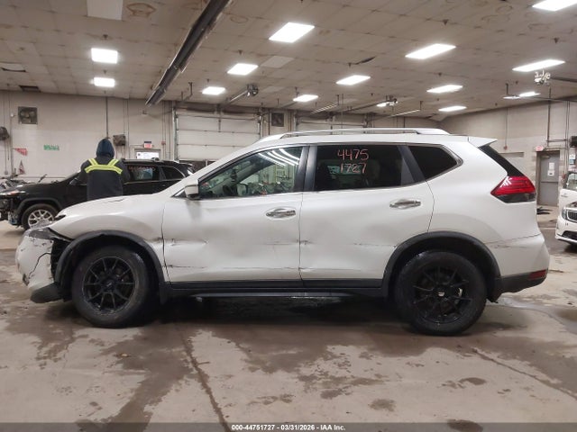 44751727 :رقم المزاد ، KNMAT2MV6HP592973 vin ، 2017 Nissan Rogue Sv مزاد بيع