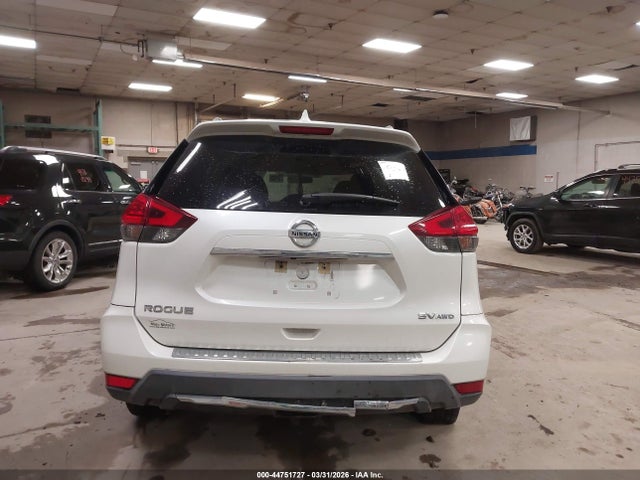 44751727 :رقم المزاد ، KNMAT2MV6HP592973 vin ، 2017 Nissan Rogue Sv مزاد بيع
