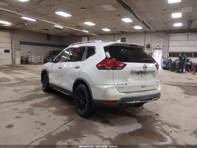 44751727 :رقم المزاد ، KNMAT2MV6HP592973 vin ، 2017 Nissan Rogue Sv مزاد بيع