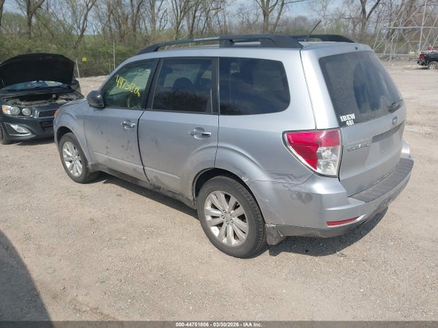 2013 SUBARU FORESTER JF2SHADC8DH422375 Photo 2
