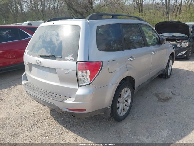 2013 SUBARU FORESTER JF2SHADC8DH422375 Photo 3