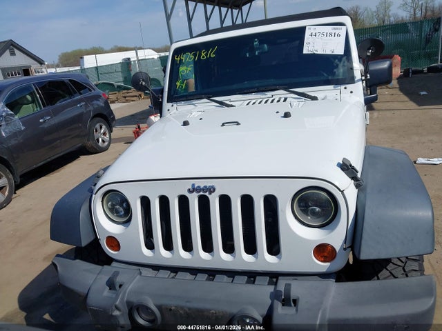 44751816 :رقم المزاد ، 1C4BJWDG8DL698264 vin ، 2013 Jeep Wrangler Unlimited Sport مزاد بيع