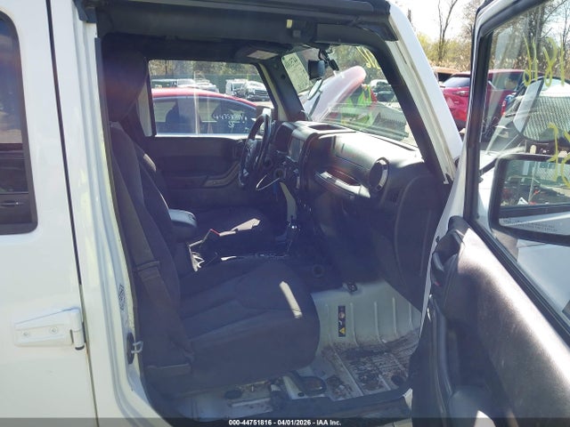 44751816 :رقم المزاد ، 1C4BJWDG8DL698264 vin ، 2013 Jeep Wrangler Unlimited Sport مزاد بيع