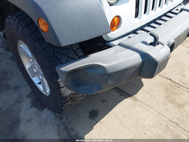 44751816 :رقم المزاد ، 1C4BJWDG8DL698264 vin ، 2013 Jeep Wrangler Unlimited Sport مزاد بيع