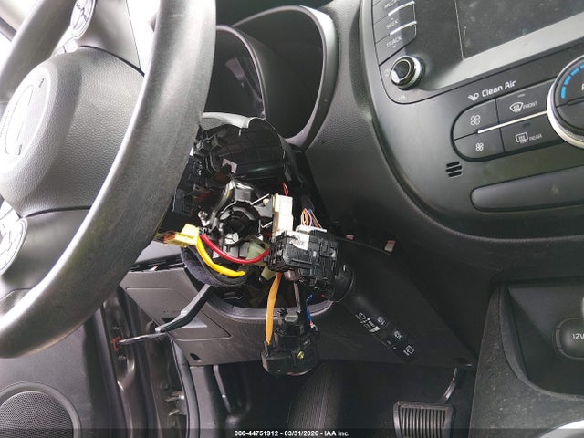KIA SOUL + 2018 KNDJP3A58J7576259 Image 19