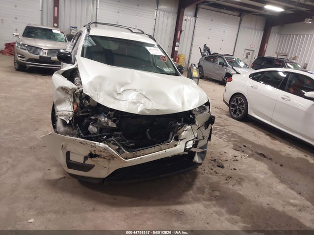 44751987 :رقم المزاد ، 5N1AT2MV8JC816091 vin ، 2018 Nissan Rogue Sv مزاد بيع