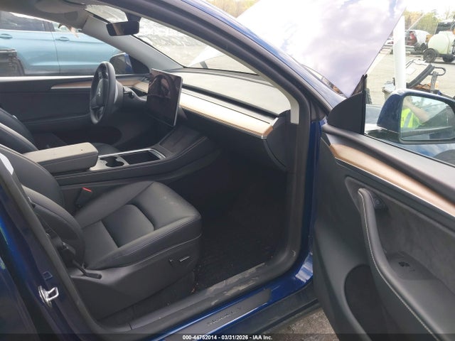 Продажа на аукционе авто 2023 Tesla Model Y Awd/long Range Dual Motor All-wheel Drive, vin: 7SAYGDEE3PA170374, номер лота: 44752014