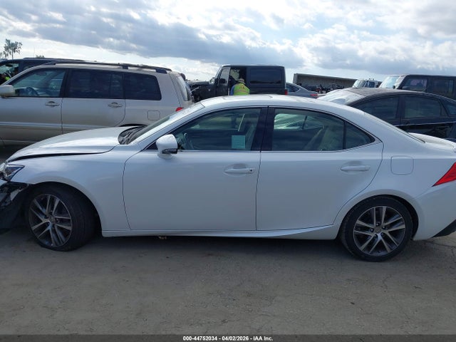 Lexus IS 300 2020 JTHAA1D29L5102289 Image 13