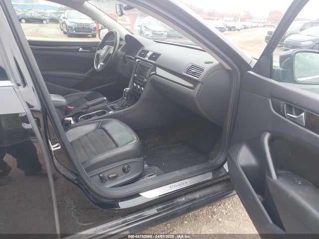 Продажа на аукционе авто 2015 Volkswagen Passat 2.0l Tdi Sel Premium, vin: 1VWCV7A37FC120897, номер лота: 44752065
