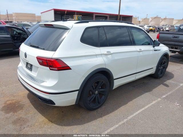 3VVCB7AX0PM137363 Volkswagen Tiguan 2.0t Se R-line Black