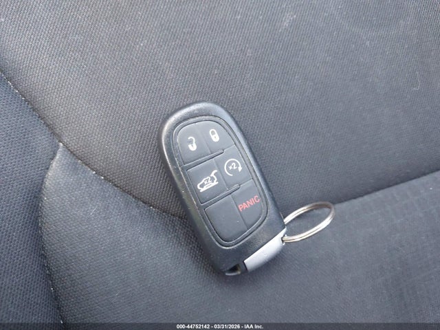 1C4PJLCB5GW282184 Jeep Cherokee Latitude