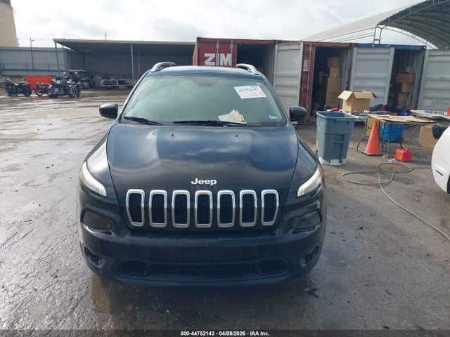 1C4PJLCB5GW282184 Jeep Cherokee Latitude