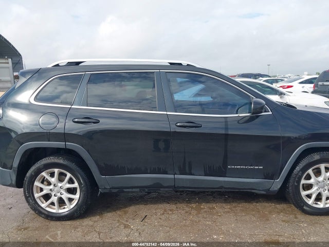 1C4PJLCB5GW282184 Jeep Cherokee Latitude