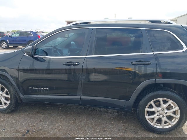 1C4PJLCB5GW282184 Jeep Cherokee Latitude