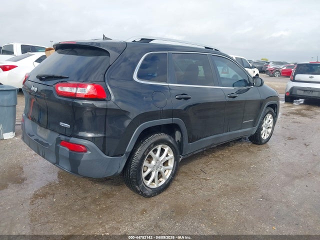 1C4PJLCB5GW282184 Jeep Cherokee Latitude