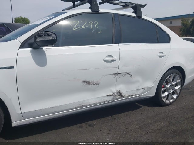 3VW4T7AJ7EM307059 Volkswagen Jetta Gli Edition 30 W/nav