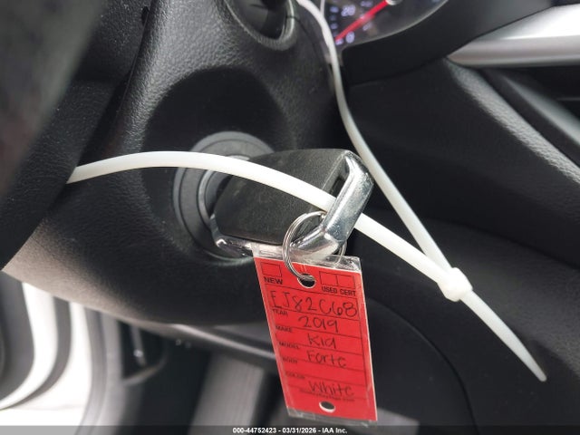 3KPF24AD1KE067472 KIA Forte Lxs