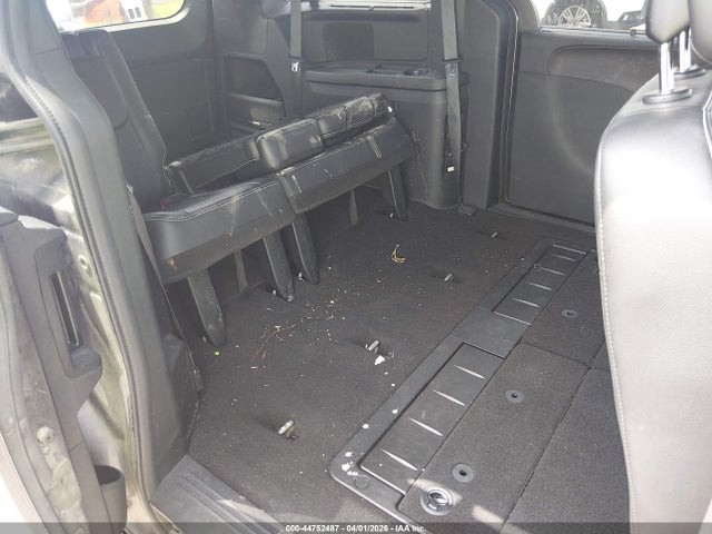 Продажа на аукционе авто 2015 Chrysler Town & Country S, vin: 2C4RC1HG0FR583271, номер лота: 44752487