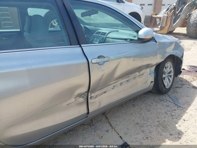 Aukcja sprzedaży 2015 Toyota Camry Le, vin: 4T4BF1FK5FR499483, numer aukcji: 44752490