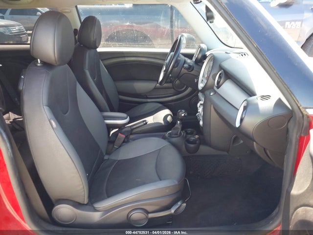 2010 MINI COOPER WMWMF3C53ATZ64498 Photo 4