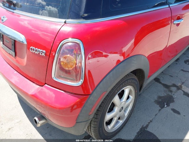 2010 MINI COOPER WMWMF3C53ATZ64498 Photo 5