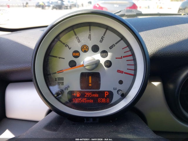 2010 MINI COOPER WMWMF3C53ATZ64498 Photo 6