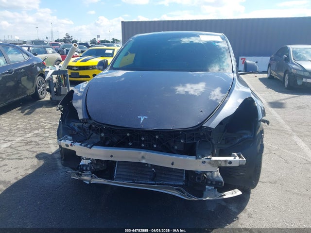 2024 Tesla Model Y Long Range Dual Motor All-wheel Drive მანქანა იყიდება აუქციონზე, vin: 7SAYGDEE8RA218969, აუქციონის ნომერი: 44752559