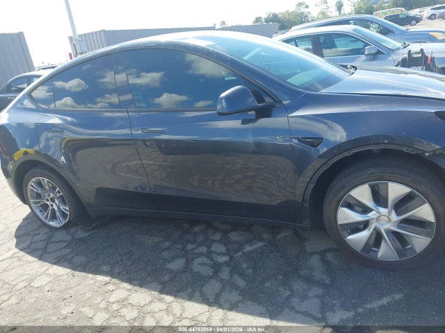 2024 Tesla Model Y Long Range Dual Motor All-wheel Drive მანქანა იყიდება აუქციონზე, vin: 7SAYGDEE8RA218969, აუქციონის ნომერი: 44752559