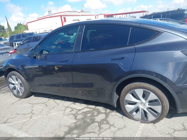 2024 Tesla Model Y Long Range Dual Motor All-wheel Drive მანქანა იყიდება აუქციონზე, vin: 7SAYGDEE8RA218969, აუქციონის ნომერი: 44752559