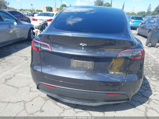 2024 Tesla Model Y Long Range Dual Motor All-wheel Drive მანქანა იყიდება აუქციონზე, vin: 7SAYGDEE8RA218969, აუქციონის ნომერი: 44752559